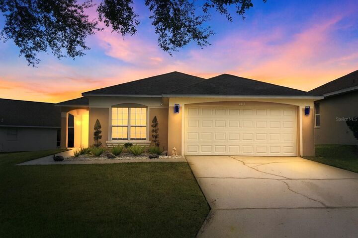 Property Photo: 2212 Mallory Circle FL 33844