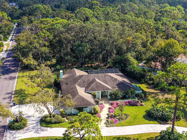 Property Photo:  7604 Weeping Willow Circle  FL 34241 