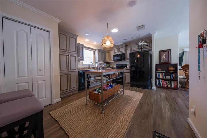 Property Photo:  701 Aqui Esta Dr 96  FL 33950 