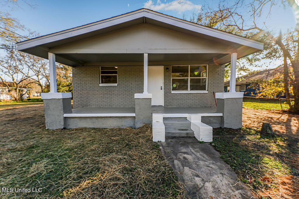 Property Photo:  4718 Jackson Avenue  MS 39563 