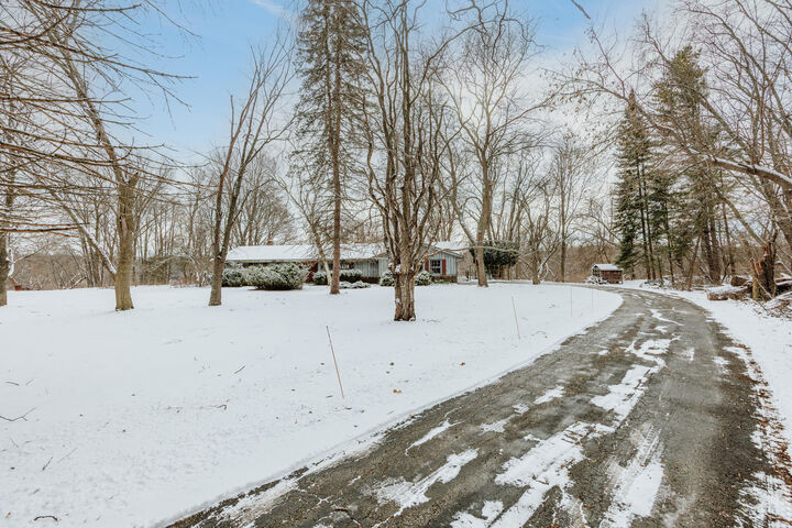 Property Photo:  707 Kimberly Ct  WI 53024 
