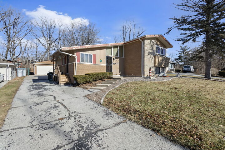 Property Photo:  64 Blackhawk Drive  IL 60466 