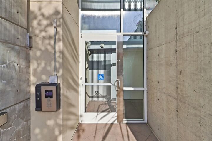 Property Photo: 3090 Glascock Street 102 CA 94601