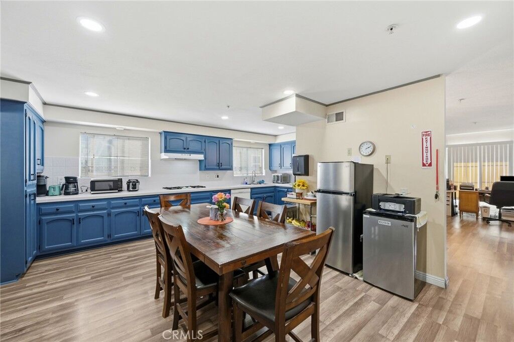 Property Photo: 27828 Parkvale CA 91350