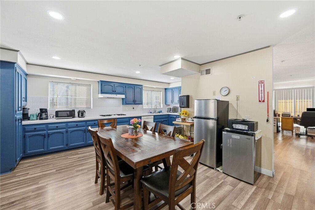 Property Photo:  27828 Parkvale  CA 91350 