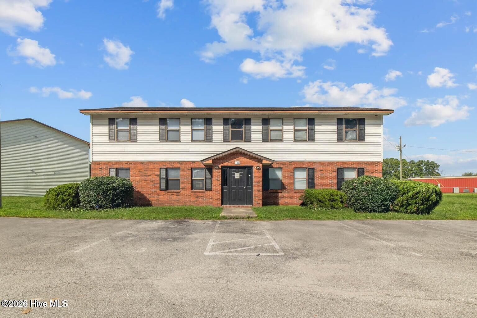 Property Photo:  107 Ravenwood Drive  NC 28546 