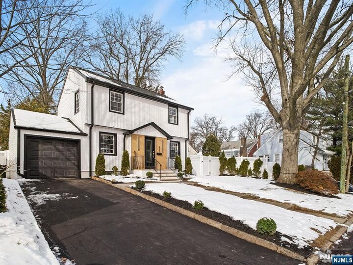 Property Photo:  857 Collingwood Avenue  NJ 07607 