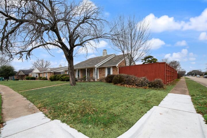 Property Photo: 1323 Rivercrest Boulevard TX 75002