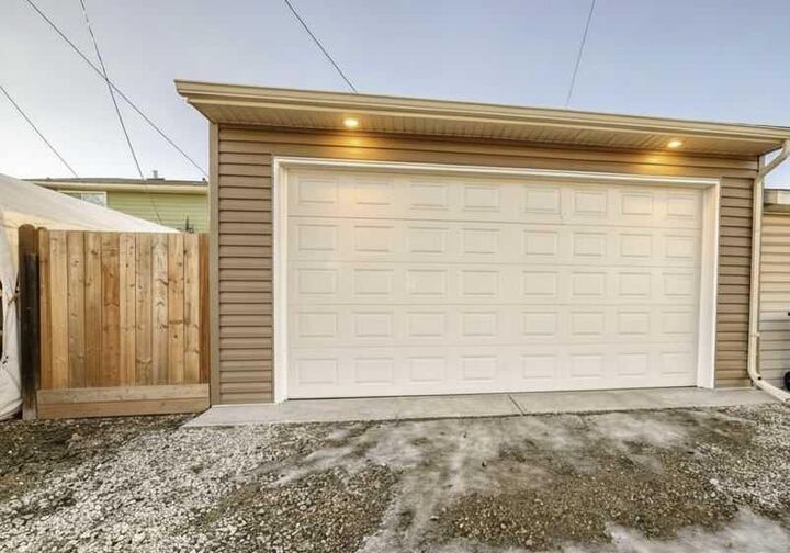 Property Photo:  7840 20A Street SE  AB T2C 1Y5 