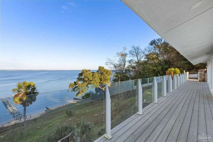 Property Photo: 8844 Scenic Hwy FL 32514