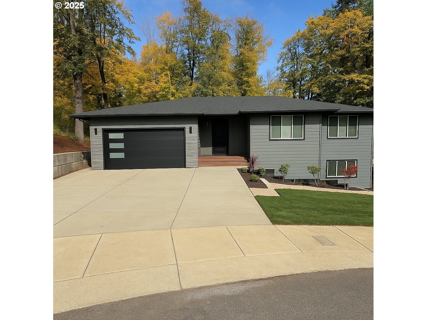 Property Photo:  8126 SE 145th Ct  OR 97236 