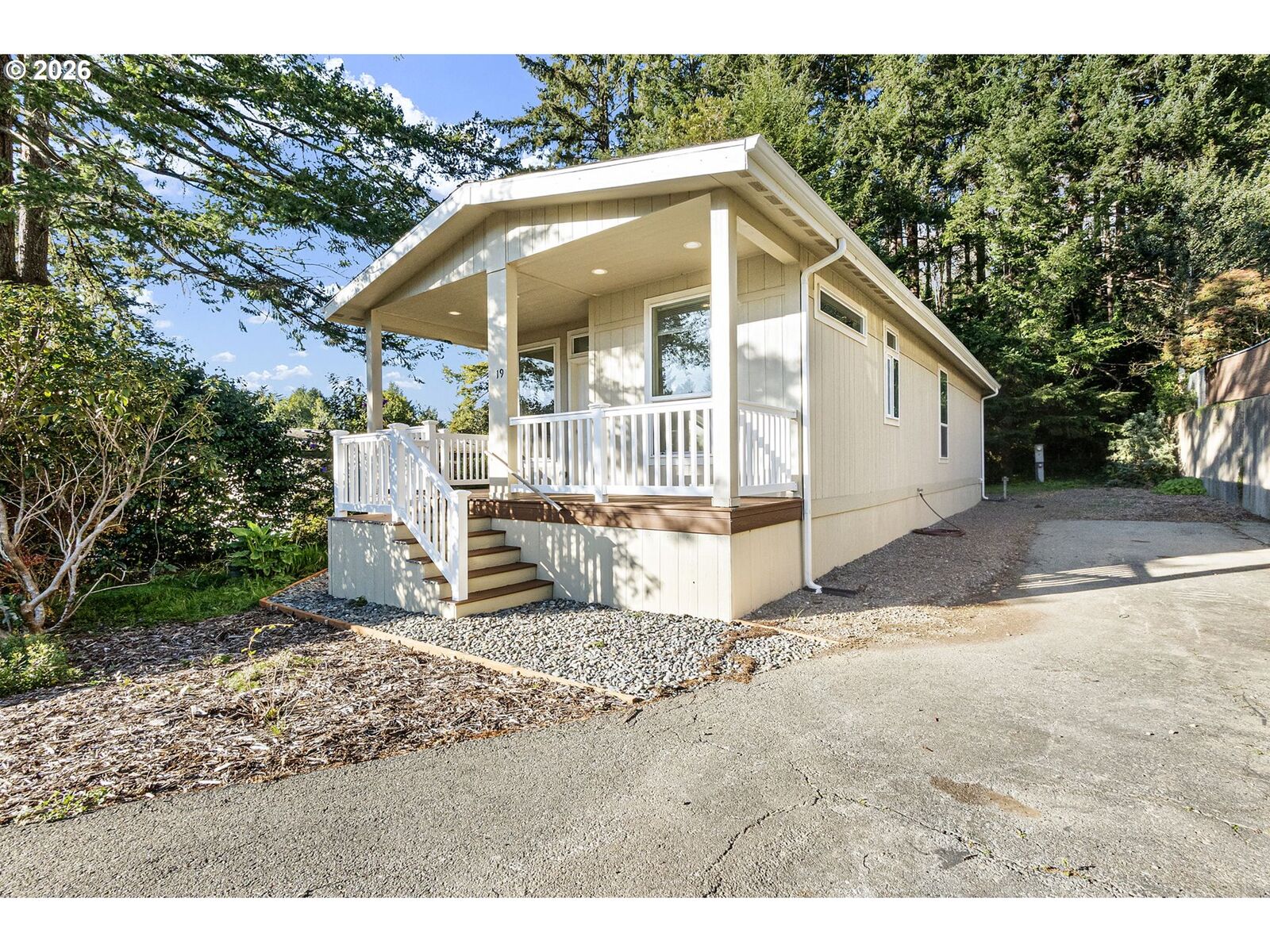 Property Photo: 98041 Hallway Rd 19 OR 97415