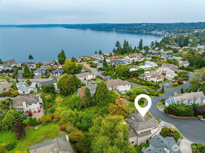 Property Photo:  621 SW 295th Place  WA 98023 