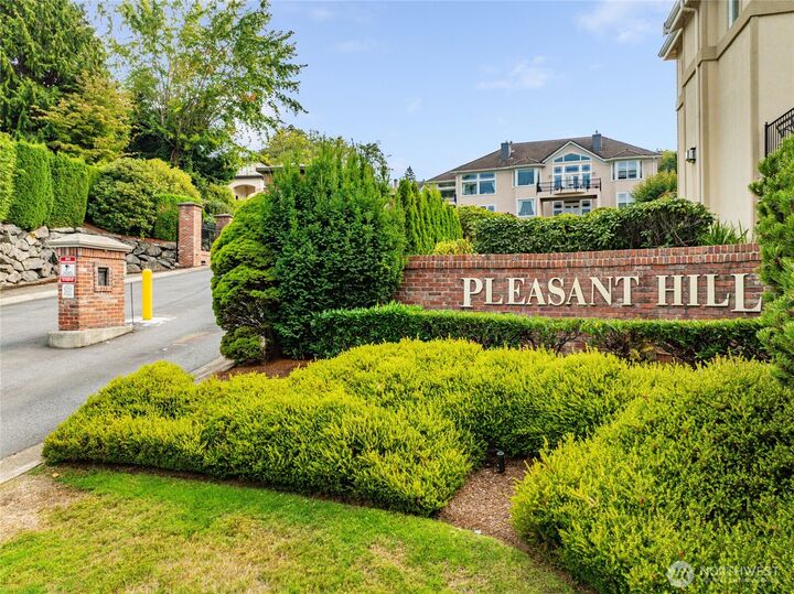 Property Photo: 621 SW 295th Place WA 98023