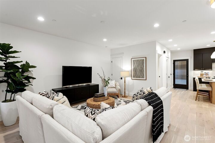 Property Photo: 11218 115th Place NE WA 98033