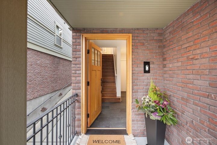 Property Photo: 310 W Lee Street WA 98119