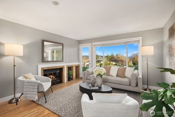 Property Photo:  7004  155th Place NE 7004  WA 98052 