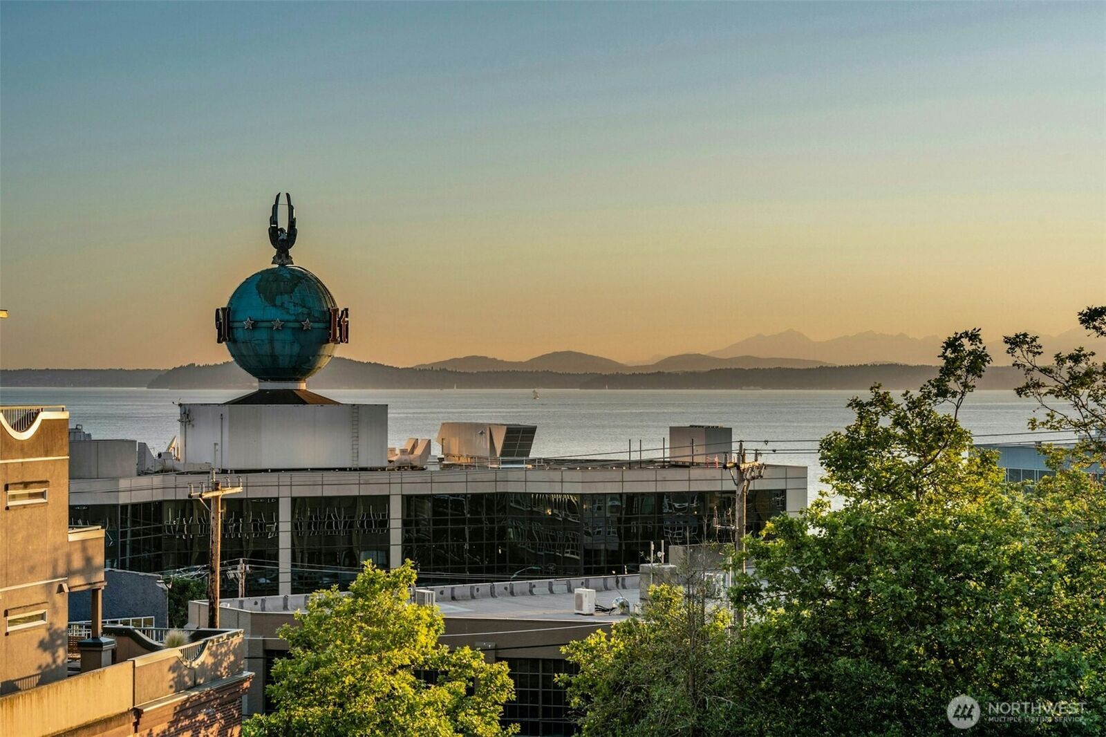 Property Photo:  133  Queen Anne Avenue N 304  WA 98109 