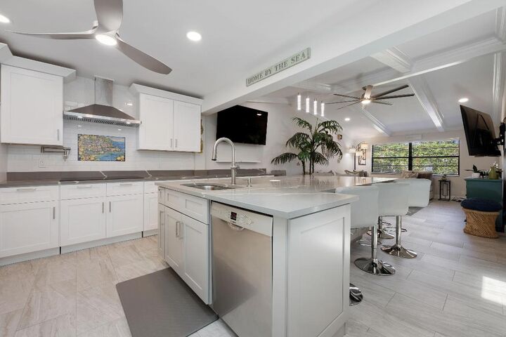 Property Photo: 7 Ridge Pointe Drive C FL 33435