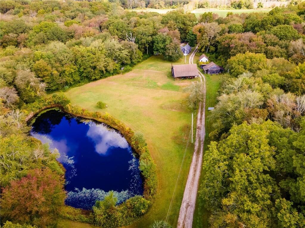 Property Photo:  2 Thatt Way  RI 02833 