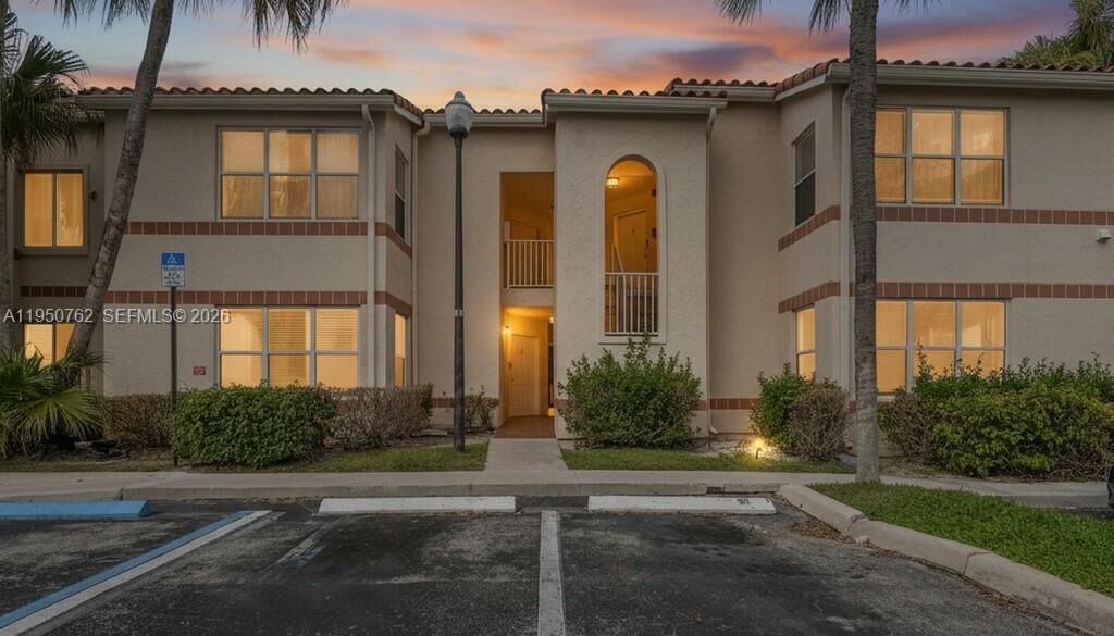 Property Photo:  3340 N Pinewalk Dr N 1527  FL 33063 