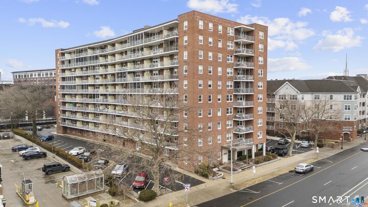 Property Photo:  444 Bedford Street Apt 3R  CT 06901 