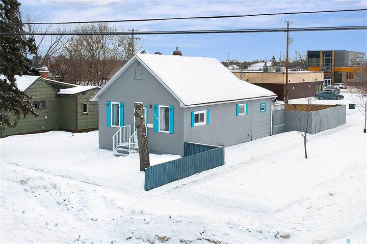 Property Photo:  919 23rd Street W  SK S7L 0A5 