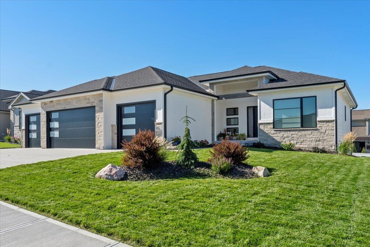 Property Photo: 6518 S 208 Avenue NE 68022