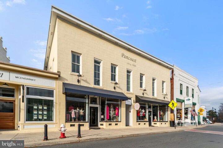 Property Photo: 117 21st Street N 201 VA 20132