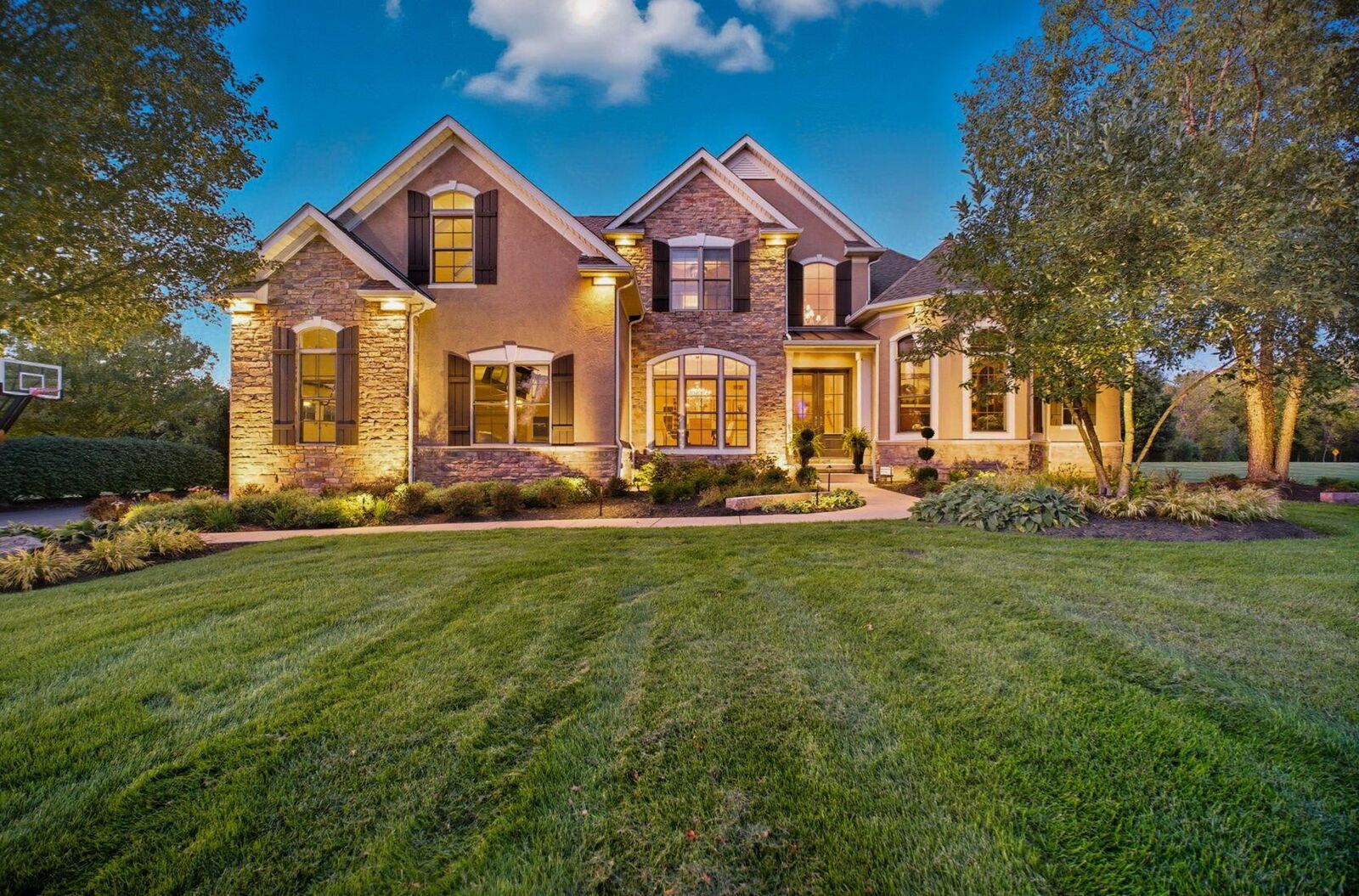 Property Photo: 5208 Rosalind Boulevard OH 43065