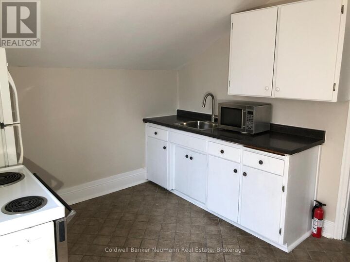 Property Photo:  96 Arthur Street North B  ON N1E 4V2 