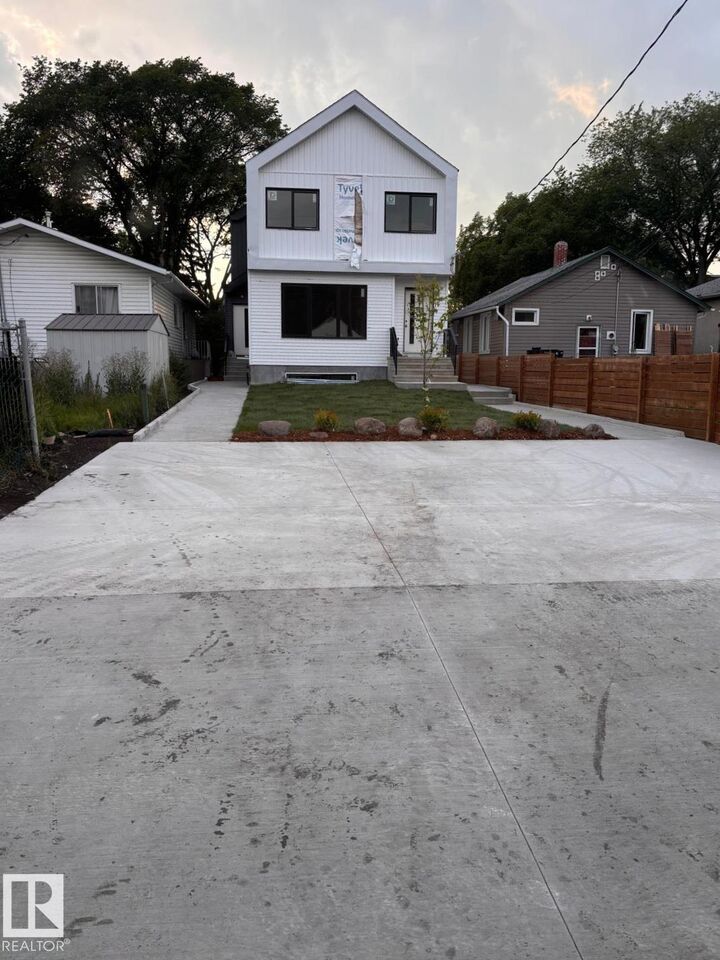 Property Photo:  12921 118 Street NW 2  AB T5E 5L1 