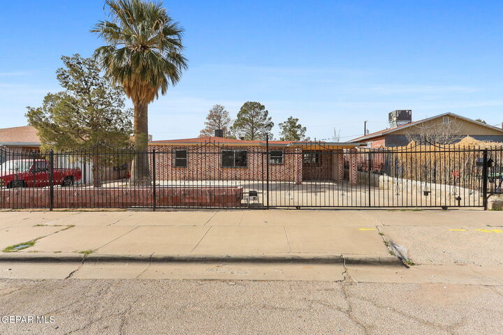 Property Photo:  1051 Saint Johns Drive  TX 79903 