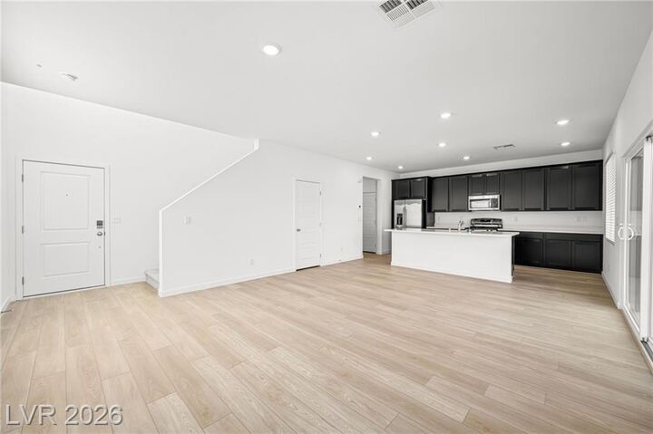 Property Photo:  
