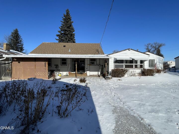 Property Photo: 460 3rd Street N ND 58421