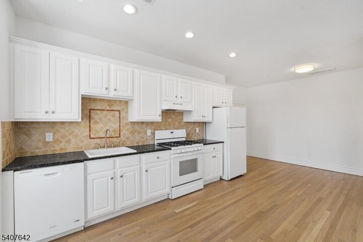 Property Photo:  13 Main St 3  NJ 07871 