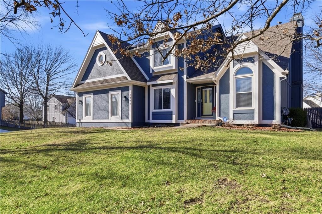 Property Photo:  1246 E Meadow Lane  KS 66062 