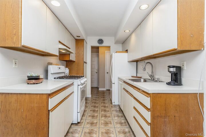 Property Photo:  72 Foxwood Circle  NY 10549 