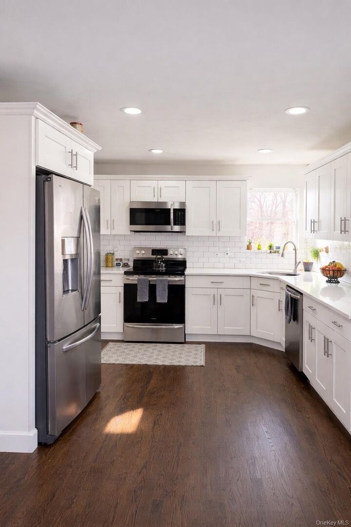 Property Photo: 10 Silver Court NY 11961