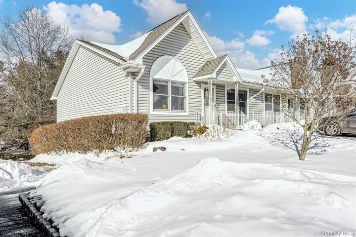 Property Photo:  8 Windsor Circle  NY 10956 