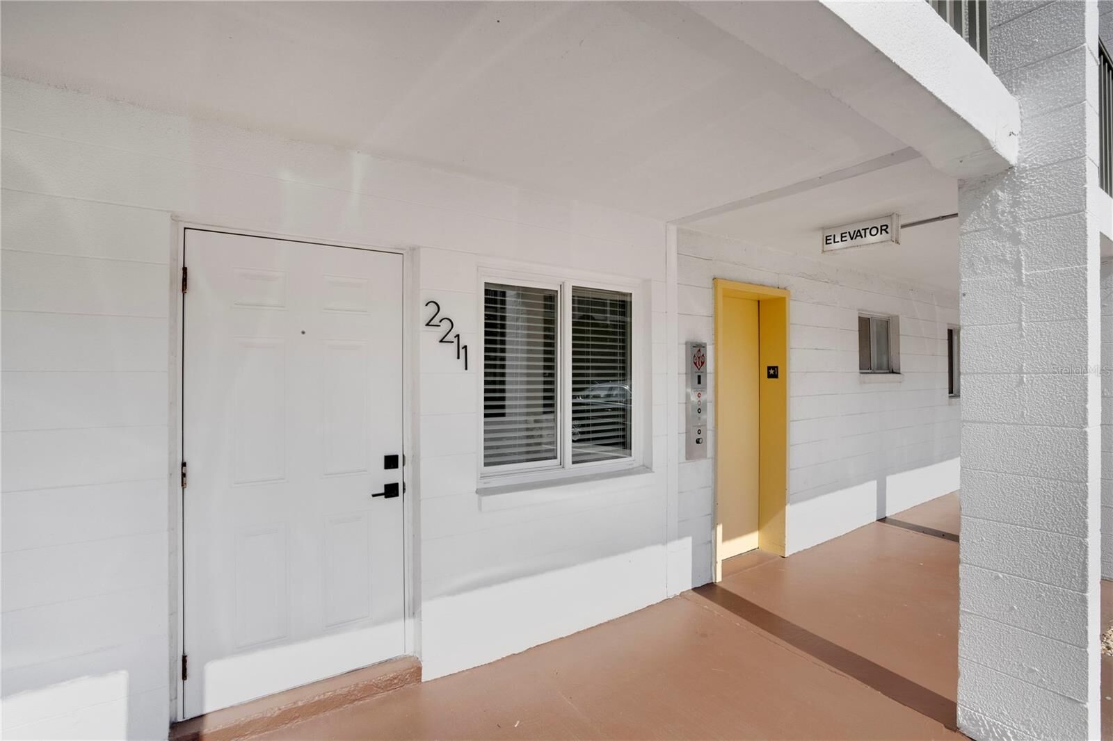 Property Photo:  2211 Sunset Drive E3  FL 34207 