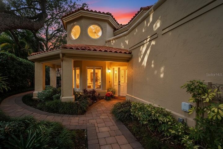 Property Photo:  1105 Flores De Avila  FL 33613 