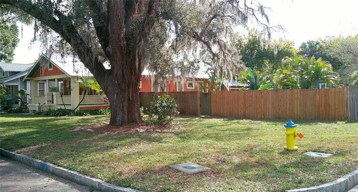 Property Photo:  303 E Plymouth Street  FL 33603 