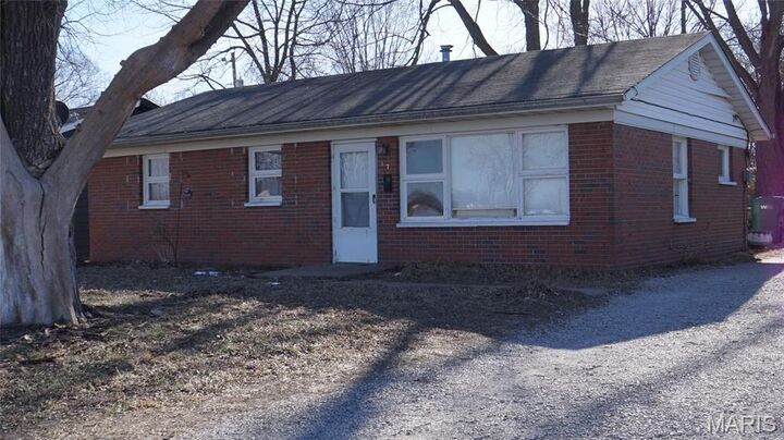 Property Photo:  17 Hanover Lane  IL 62206 