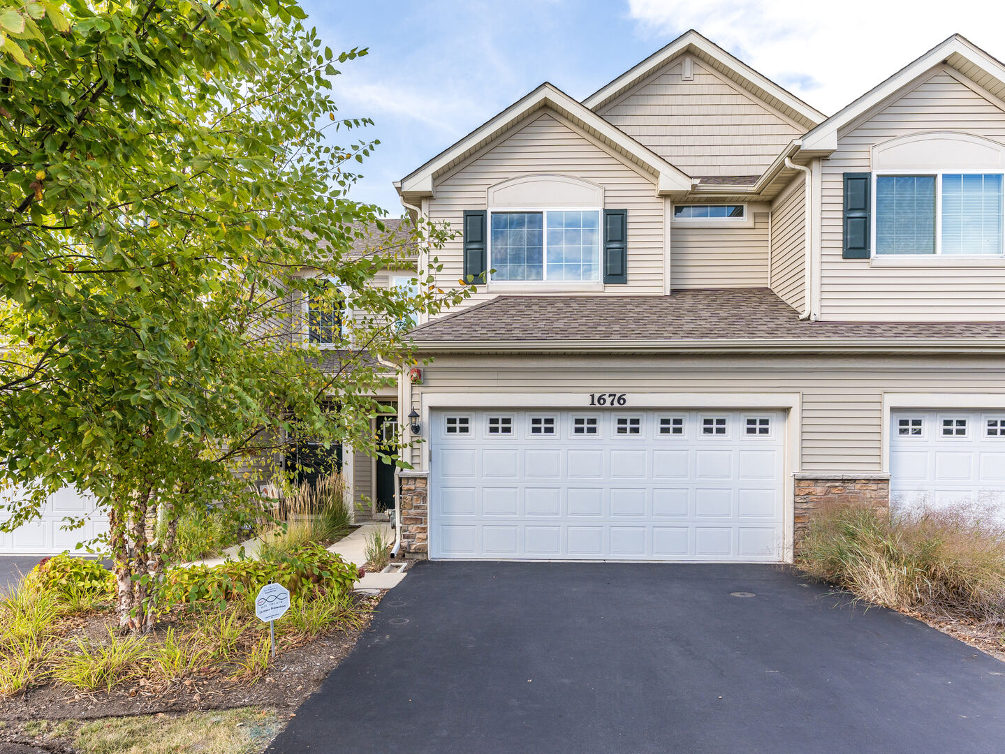 Property Photo: 1676 Carlstedt Drive IL 60510