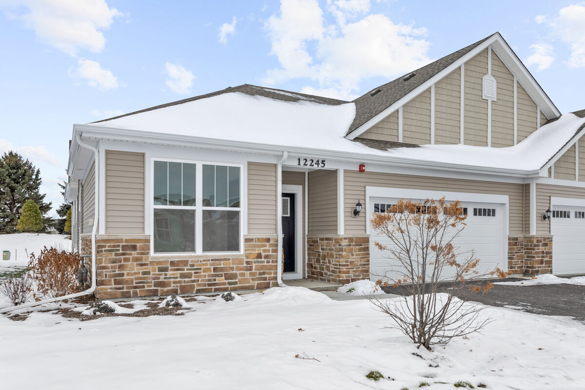 Property Photo:  12245 Barcroft Circle  IL 60142 