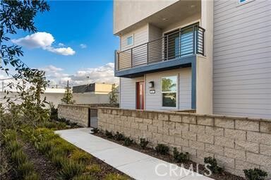 Property Photo:  1627 W Lincoln Avenue 101  CA 92801 