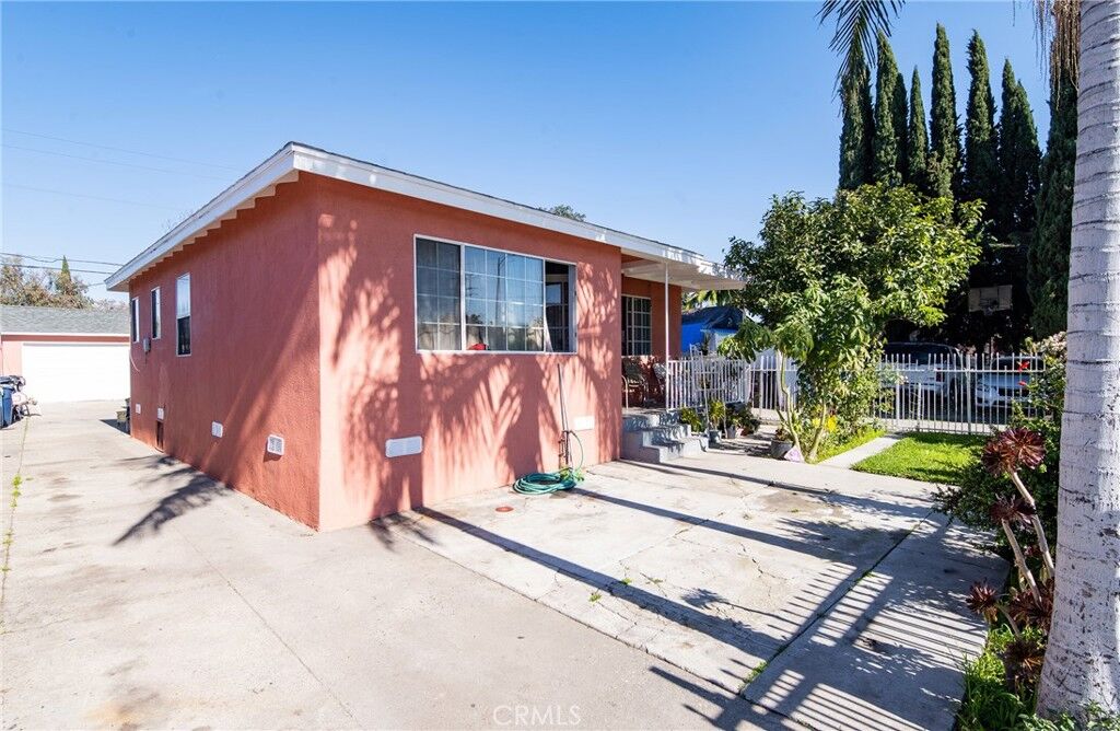 Property Photo: 1215 E 91st CA 90002