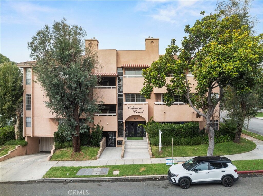 Property Photo:  435 E Valencia Ave 201  CA 91501 
