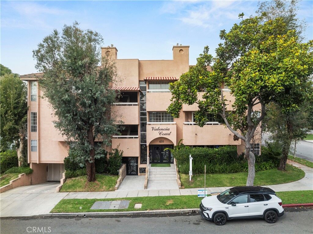 Property Photo:  435 E Valencia Ave 201  CA 91501 